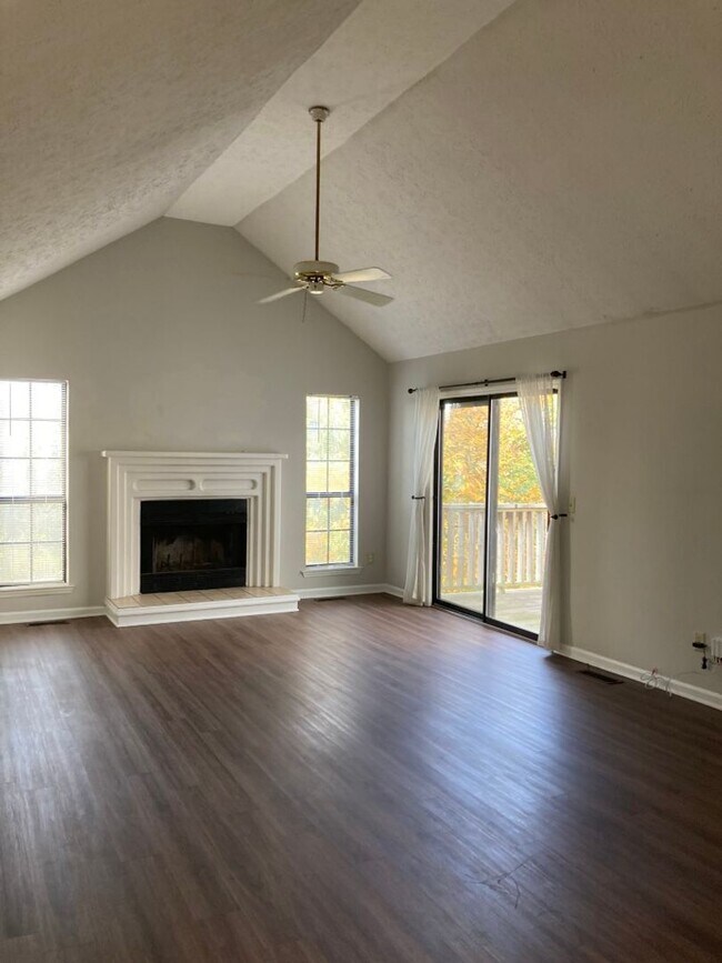 Foto del edificio - $1000 off December.  Ready to Move In Dec.1st