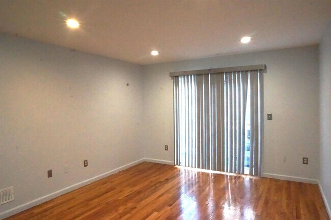 Foto del edificio - 342 Forrest St