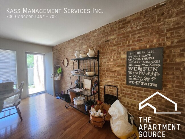 Building Photo - 700 Concord Ln