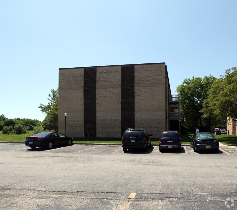 Building Photo - Pinecrest Condominiums