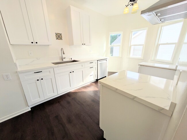 Building Photo - 4122 Van Buren Pl