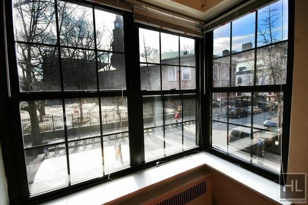 Foto del edificio - 245 E 11th St