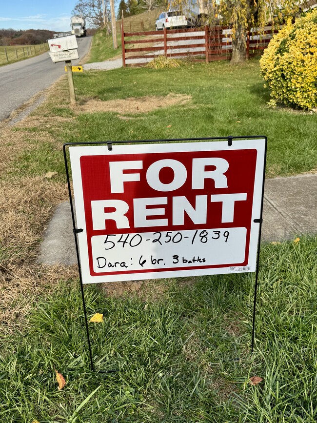 Foto del edificio - 5163 Whitethorne Rd