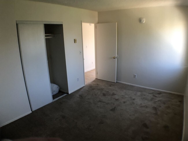 Building Photo - 2590 Highland Ave