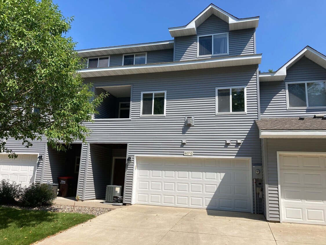 Primary Photo - 607 Woodduck Dr