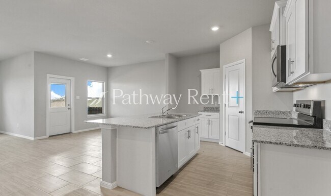 Building Photo - 908 Birch Dr