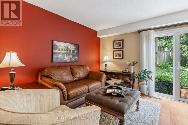 Photo du bâtiment - Gorgeous 3 Bedroom Townhome in Cleardale! ...