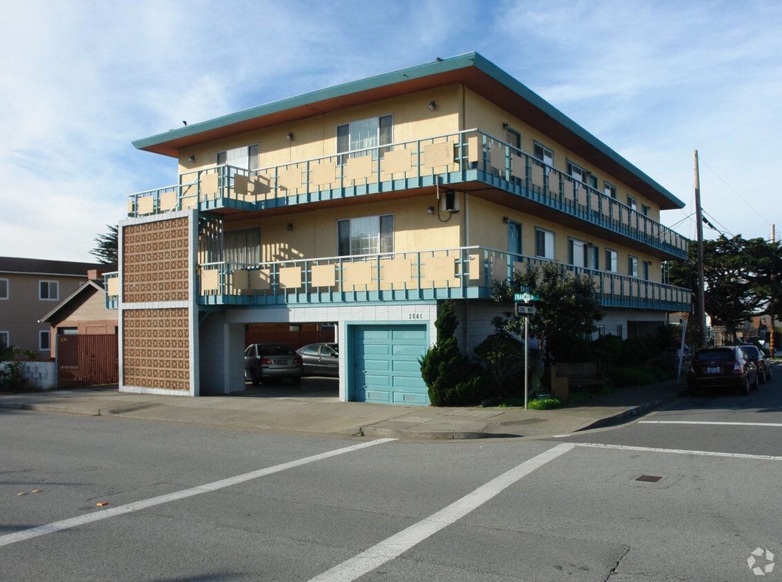 Building Photo - 2040 Francisco Blvd