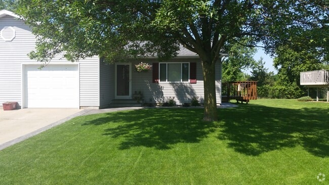 Building Photo - 3004 S Cedar Ave