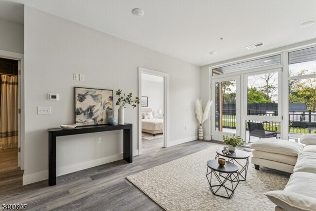 Foto del edificio - 140 W Webster Ave