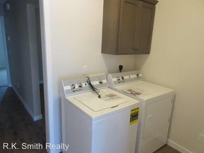 Foto del edificio - 4610-4612 Woodgate Dr