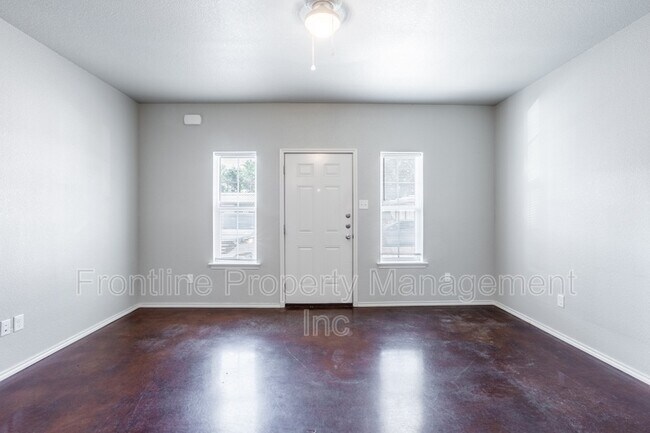 Foto del edificio - 217 Price Ln