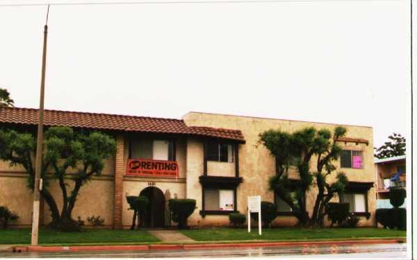 Building Photo - El Rancho Apartments