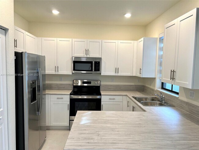 Foto del edificio - 11088 W 33rd Way