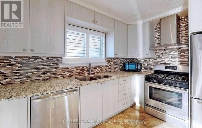 Building Photo - 381 Osiris Dr