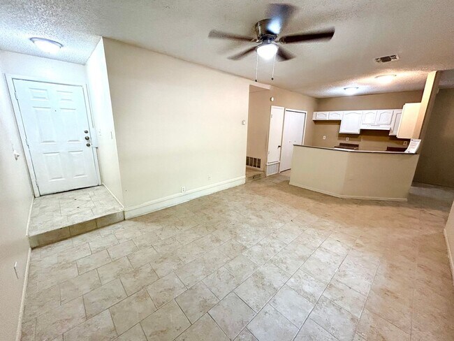 Foto del edificio - **APPLICATION RECEIVED** AVAILABLE NOW! 3 ...