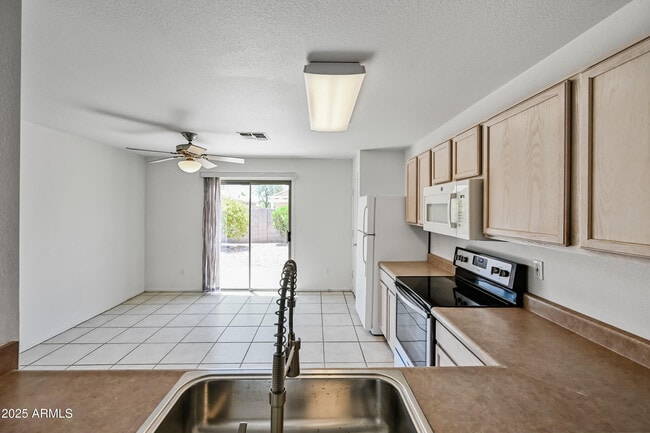 Building Photo - 3057 W Lucia Dr