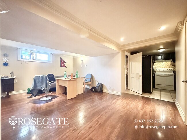 Photo du bâtiment - All-Inclusive 2-Bedroom Basement Apartment with Internet – Scarborough