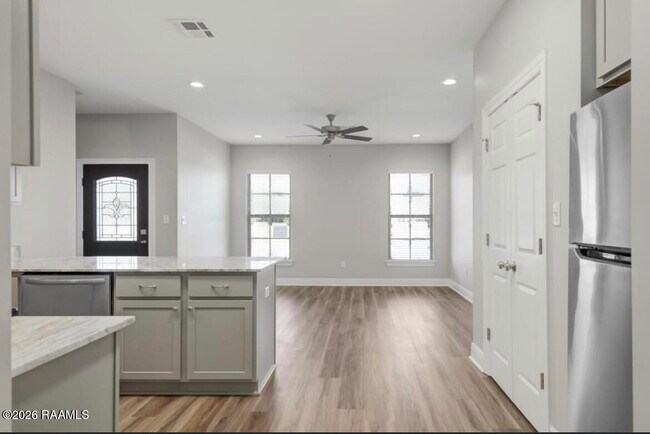 Foto del edificio - 139 Iberia St