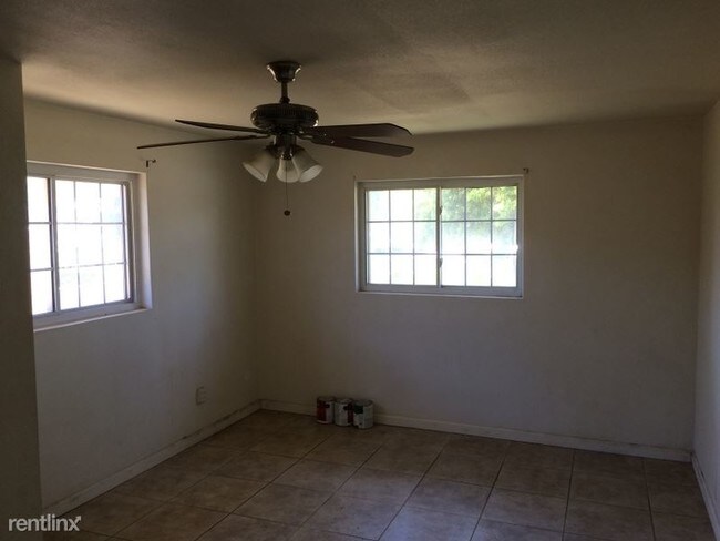 Building Photo - 517 S Bellview