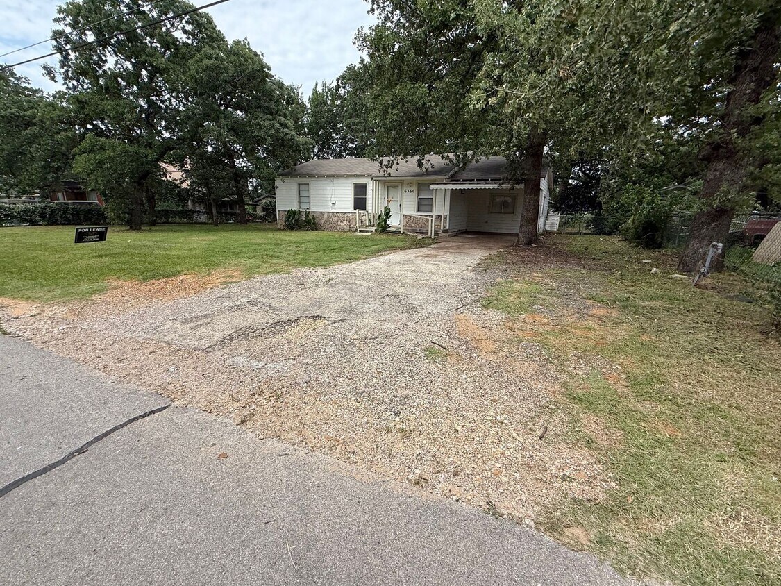 Foto principal - Rendon Area; Single-Family home sitting on...