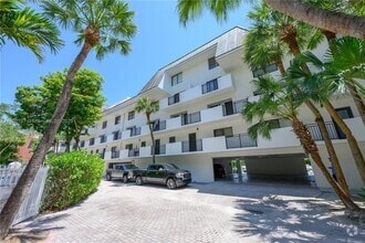 Building Photo - 6901 Edgewater Dr