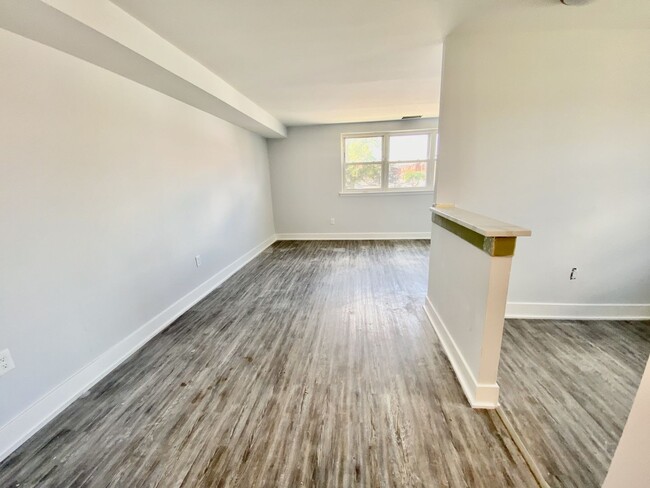 Building Photo - 7100 Hummingbird Place