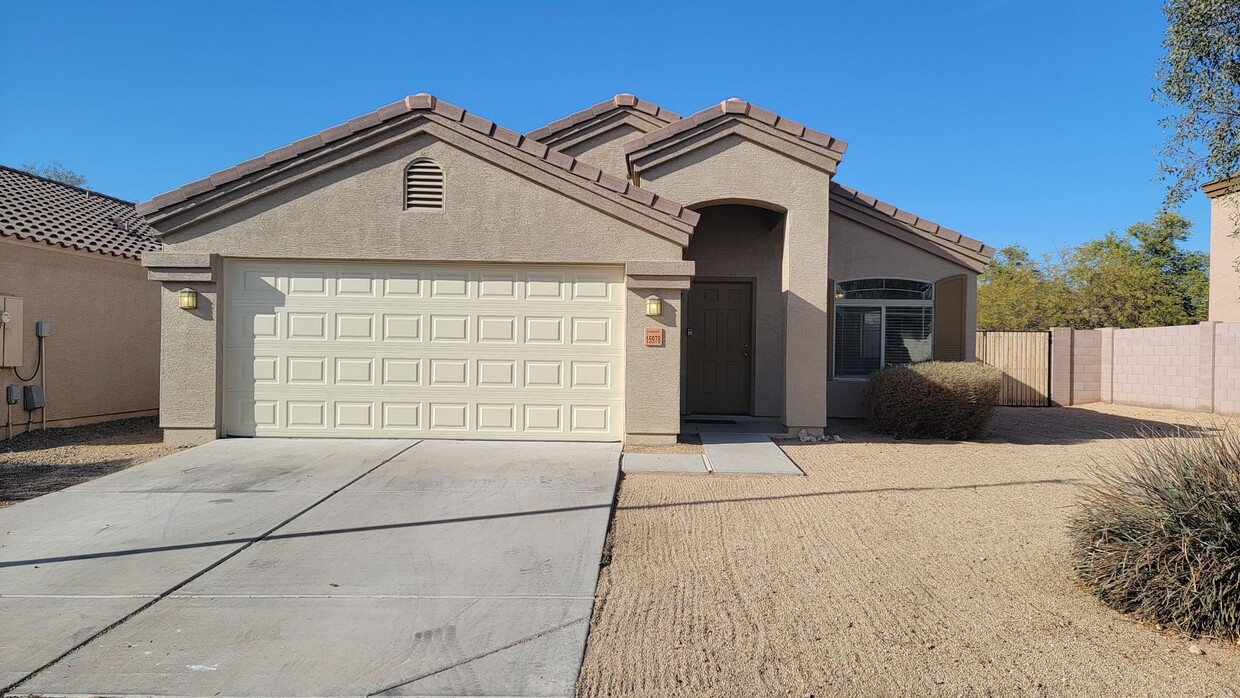 4 bedroom in Goodyear! All tile! - 4 bedroom in Goodyear!  All tile!