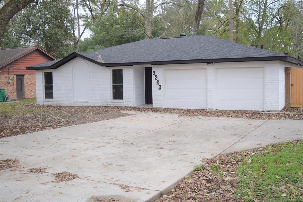 Foto principal - 3223 Royal Oaks Dr