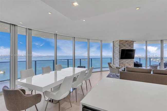 Foto del edificio - 488 NE 18th St