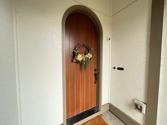 Building Photo - Beautiful Beaverton 3 Bedroom 2.5 Bathroom ~ Home In River Terrace w/ Level 2 EV Charger in Garage!