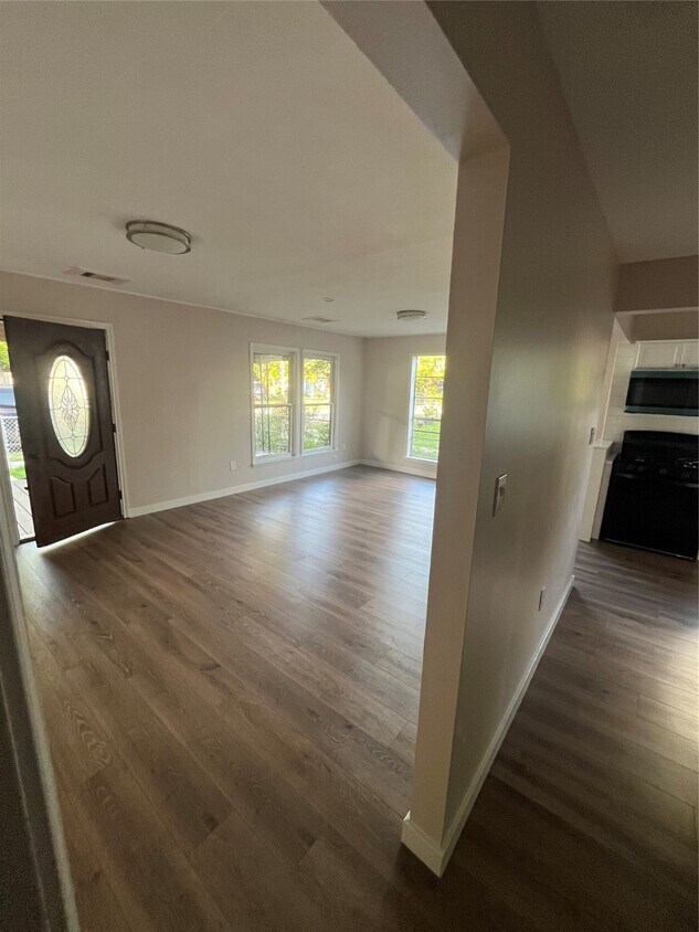 Foto principal - 222 E Adoue Ave