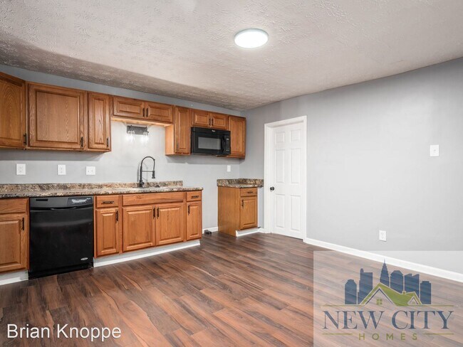 Building Photo - 3 br, 1.5 bath House - 245 Clarendon Ave