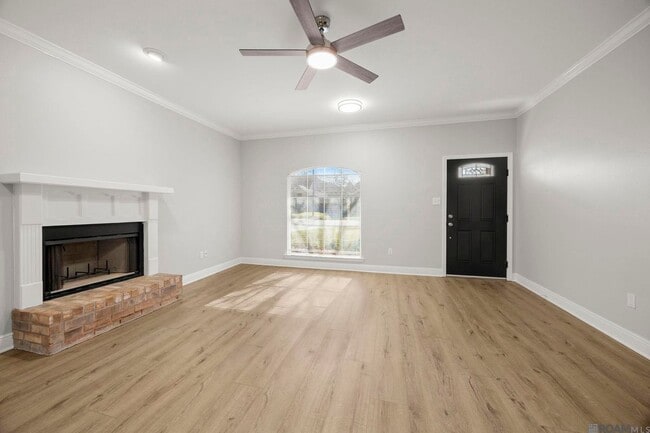 Building Photo - 18596 White Oak Dr