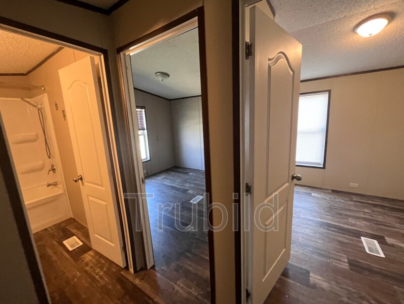 Foto del edificio - 295 Lakeside Ln