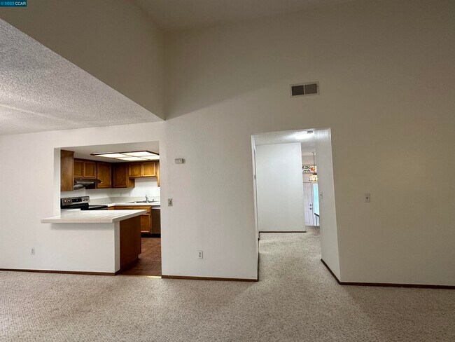 Building Photo - 513 Camelback Rd