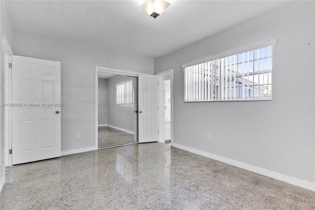 Building Photo - 174 NE 211th St