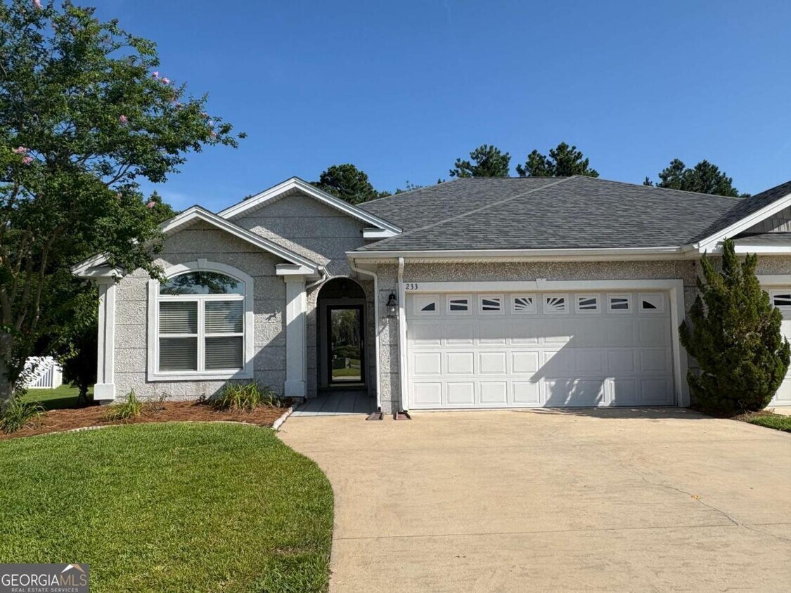 Foto principal - 233 Austin Ryan Dr