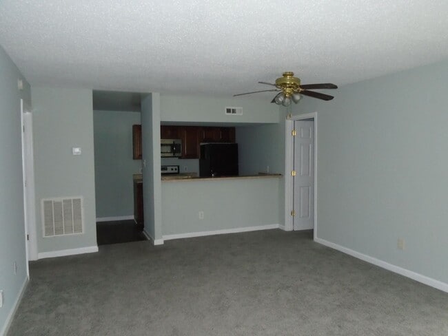 Building Photo - Newpointe Condo