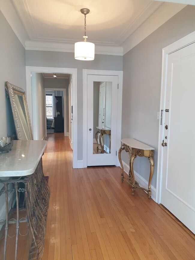 Foto del edificio - 830 Hinman Ave