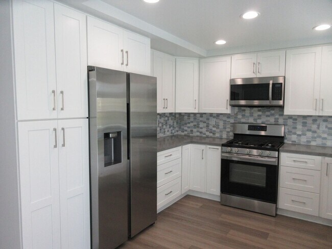 Building Photo - Beautiful Porter Ranch Estates 3 bedroom home