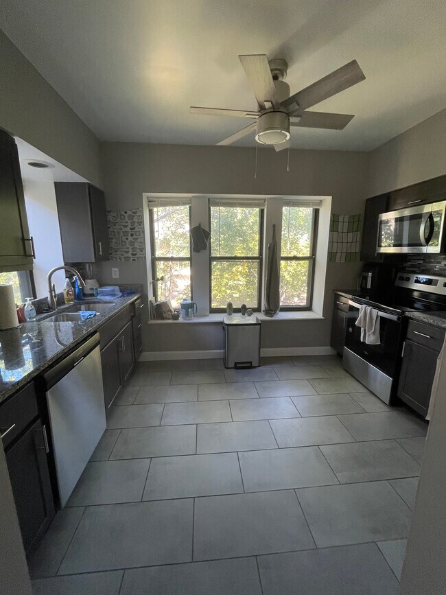 Building Photo - 5574 Waterman Blvd