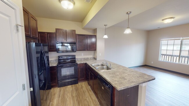 Foto del edificio - Ankeny 3 Bedroom Townhome Available April ...