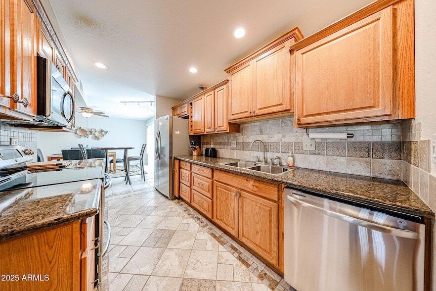 Primary Photo - 10827 W Santa Fe Dr