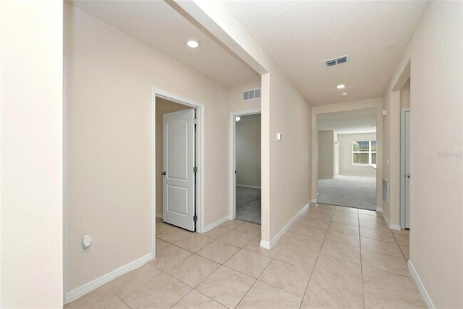 Building Photo - 2725 Dumont Ln
