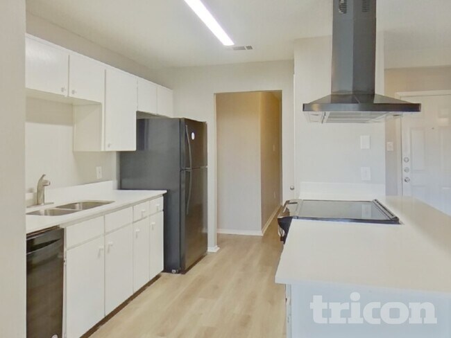 Foto del edificio - 5915 Myers Rd