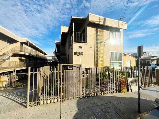 Building Photo - 10208 S Inglewood Ave