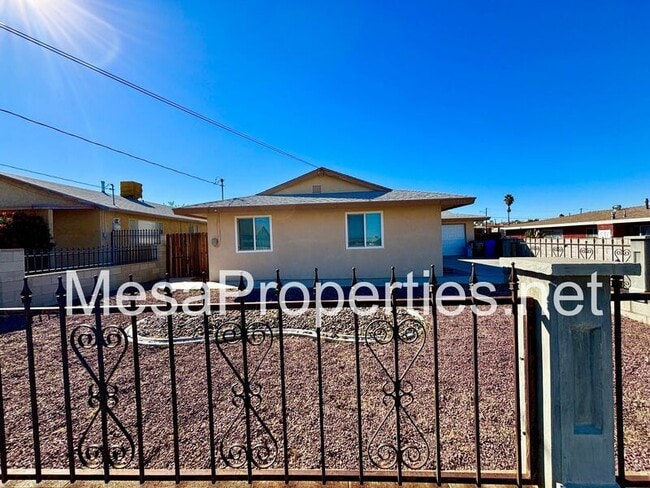 Foto del edificio - 1210 Oasis Dr
