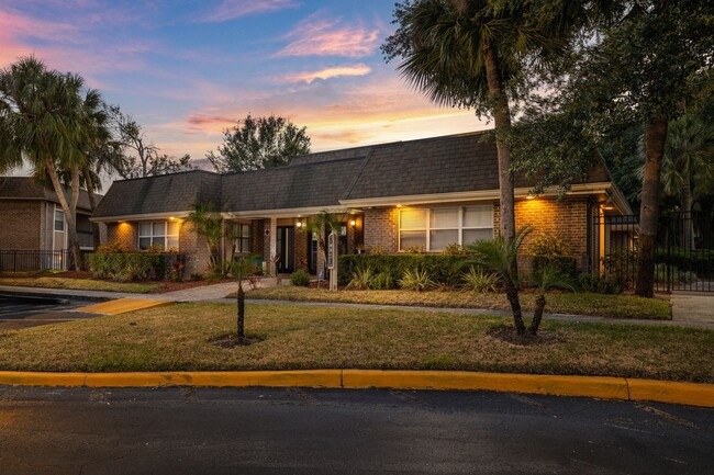 Building Photo - Doral Oaks Apartments