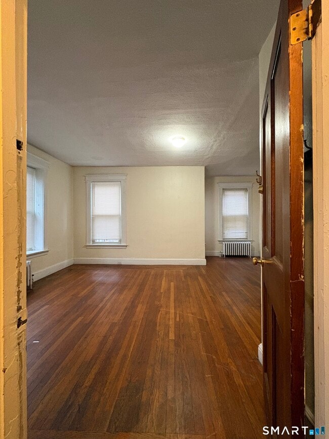 Building Photo - 787 Elm St